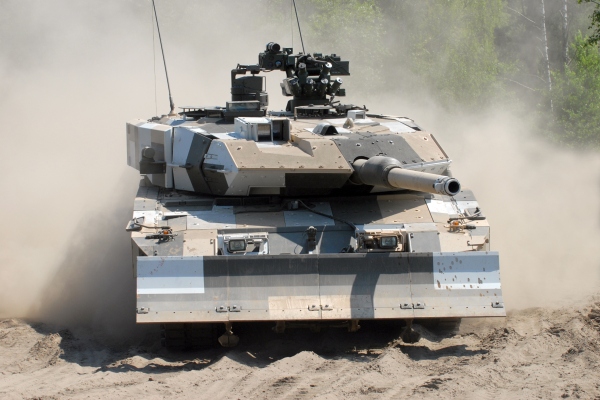 
Pháo L55 trên xe tăng Leopard 2 cũng được bọc ống bảo ôn.
