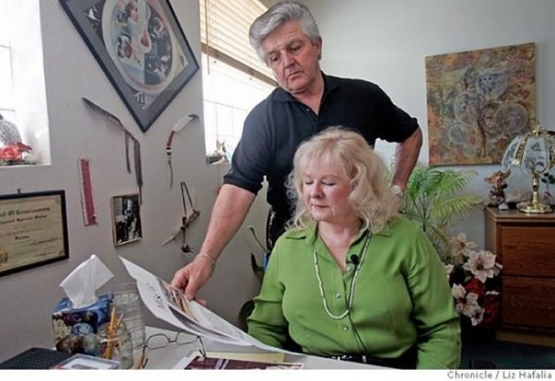 
Annette Martin có khả năng ngoại cảm để tìm ra vị trí của các nạn nhân.
