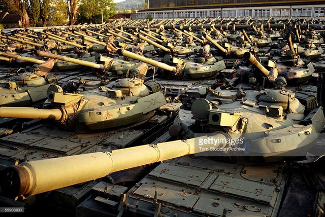 [ẢNH] Kho xe tăng T55 khổng lồ của quân đội Đức