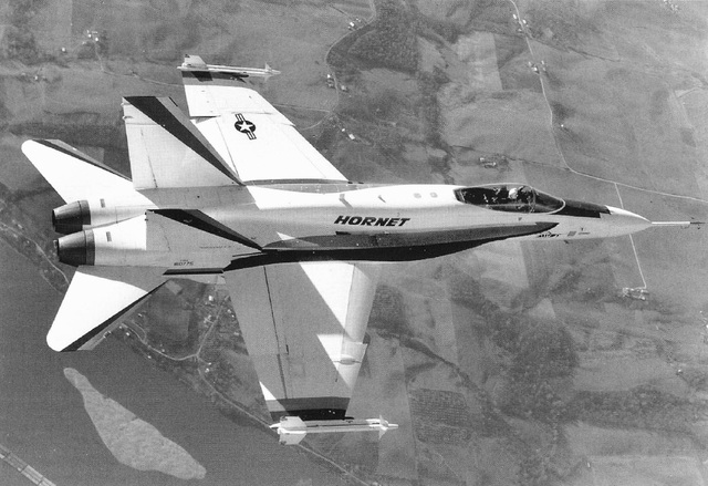 Chiếc F-18A tiền sản xuất đầu tiên (c/n 160775)