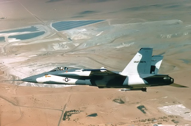 Nguyên mẫu YF-17 thứ 2 (c/n 72-1570)