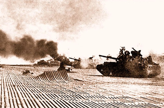 
Trung đoàn BBCG 202 tấn công vào sân bay Quảng Trị, ngày 1/5/1972.
