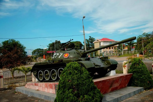 
Xe tăng 377 tại Di tích Lịch sử Chiến thắng Đắk Tô - Tân Cảnh (huyện Đắk Tô, Kontum).
