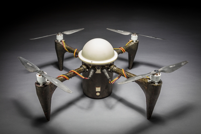 
CRACUNS được mô tả là một loại UAV có thể phóng đi từ một vị trí cố định dưới nước hoặc từ UUV.
