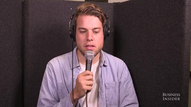 Tại sao bạn thấy giọng của mình bị dìm hàng khi hát karaoke?