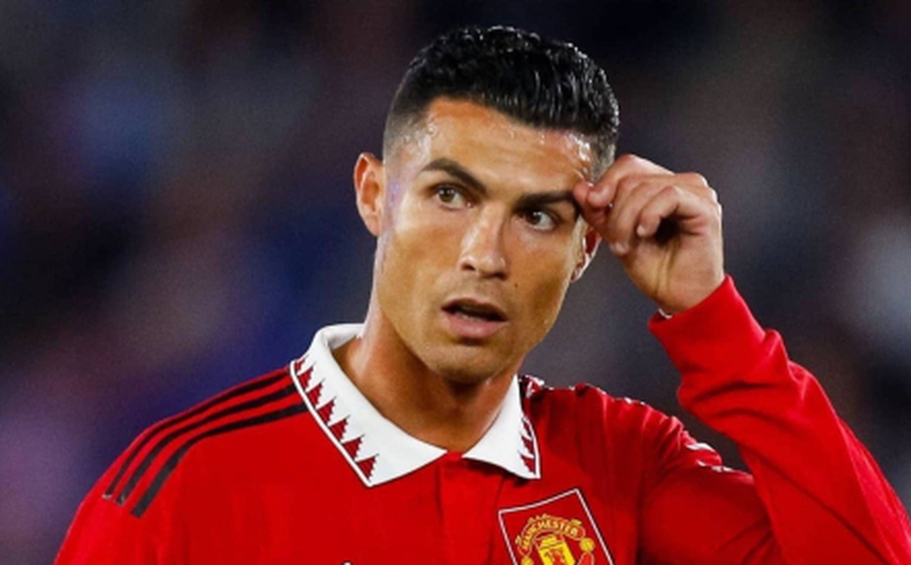 Man Utd thanh lý hợp đồng với Ronaldo