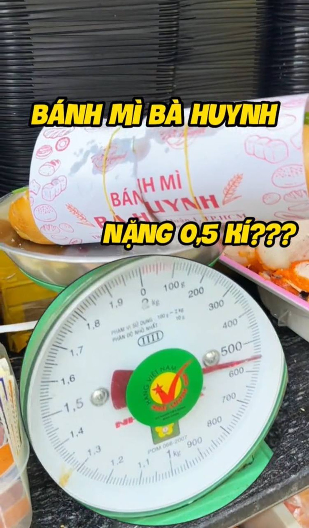 Cộng đồng mạng xôn xao ổ bánh mì đình đám ở TP HCM Nặng