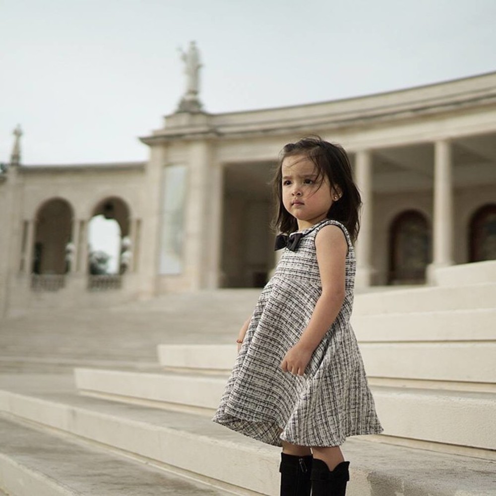 The first daughter of the most beautiful beauty in the Philippines is becoming more and more beautiful as she grows older. At just over 3 years old, she is predicted to be the future Miss - Photo 13.