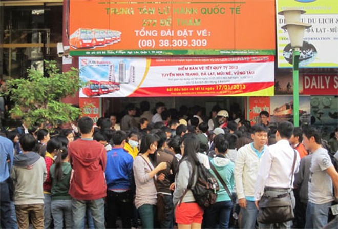 Sao vé tàu xe Tết Nguyên Đán cận Tết mua gian nan như thế này?
Mua vé tàu xe đi về quê hương đón Tết chính là nỗi ám ảnh thời điểm gần Tết