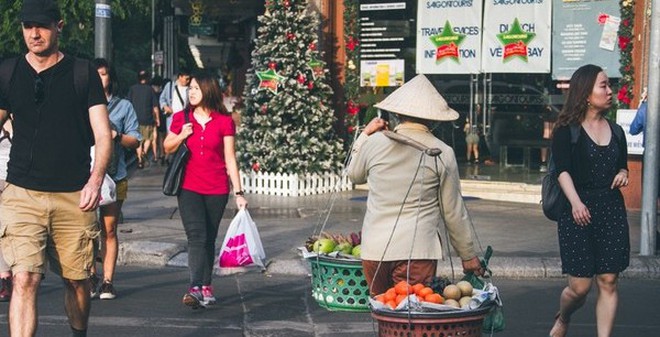 Chùm ảnh: Thương lắm những gánh quà rong trên phố Sài Gòn