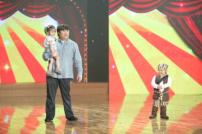 Cháu nội Bảo Quốc đưa con gái 2 tuổi lên sân khấu - Ảnh 8.