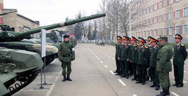 Giáo viên xe tăng Nga: Chúng tôi chẳng còn gì để dạy các cậu cả!