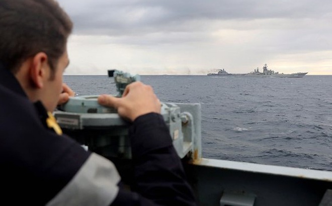 "Đối đầu Mỹ, đội tàu chiến Nga không thể trụ quá 50 phút"
