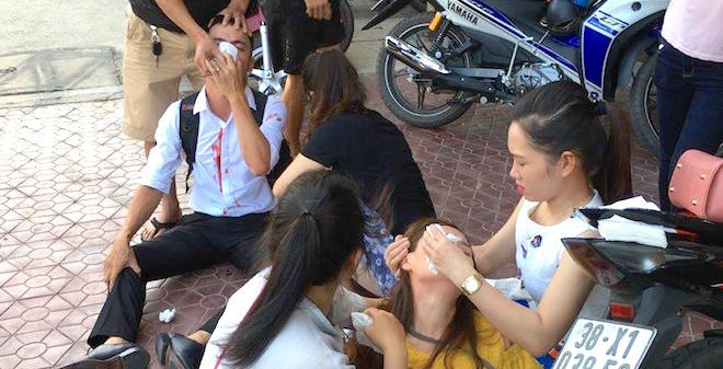 Vụ cô gái bị người yêu cũ đánh: Đình chỉ công tác 1 công an Vụ cô gái bị người yêu cũ đánh: Đình chỉ công tác 1 công an