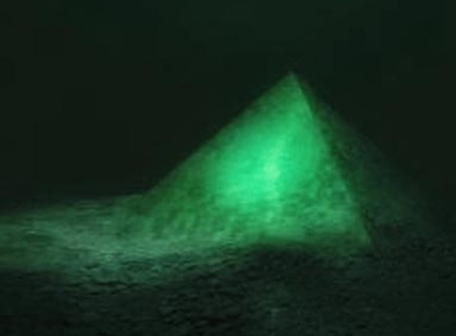 Phát hiện chấn động: Tìm thấy 4 kim tự tháp khổng lồ dưới đáy biển "tam giác quỷ" Bermuda