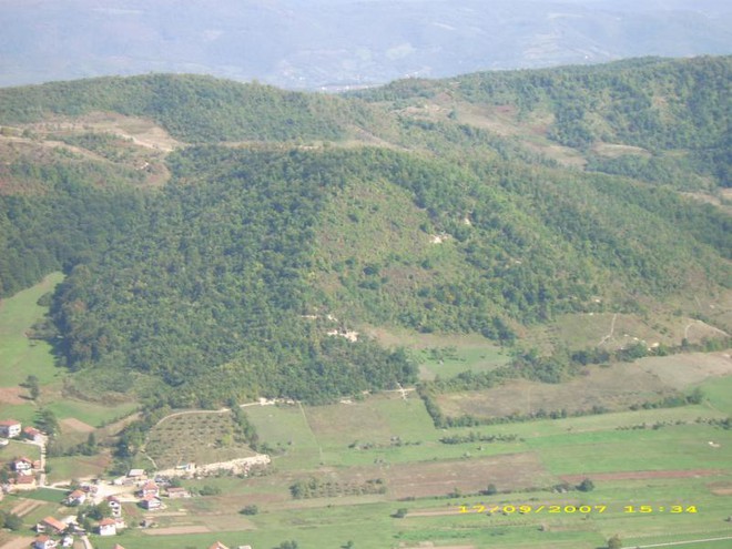 Phát hiện thung lũng kim tự tháp khổng lồ ở Bosnia - Ảnh 3.