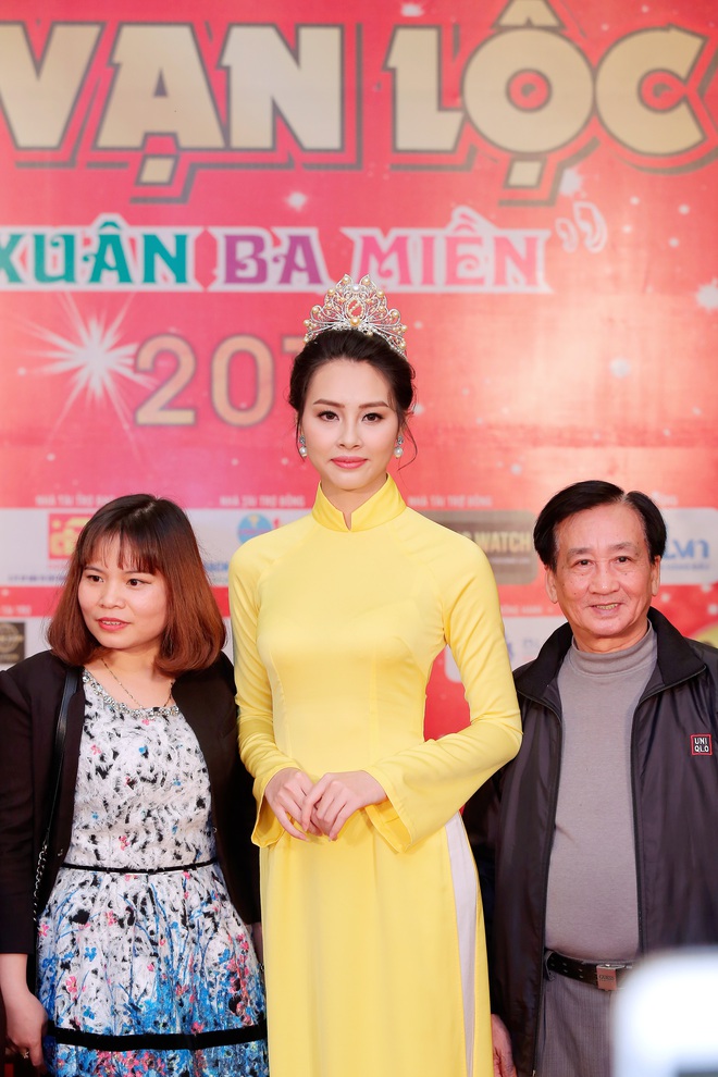 Hoa hậu Biển Thùy Trang xuất hiện xinh đẹp với áo dài truyền thống - Ảnh 9.