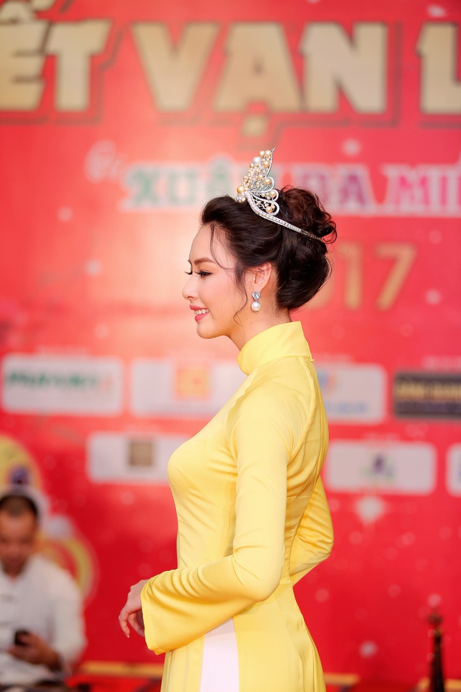 Hoa hậu Biển Thùy Trang xuất hiện xinh đẹp với áo dài truyền thống - Ảnh 5.