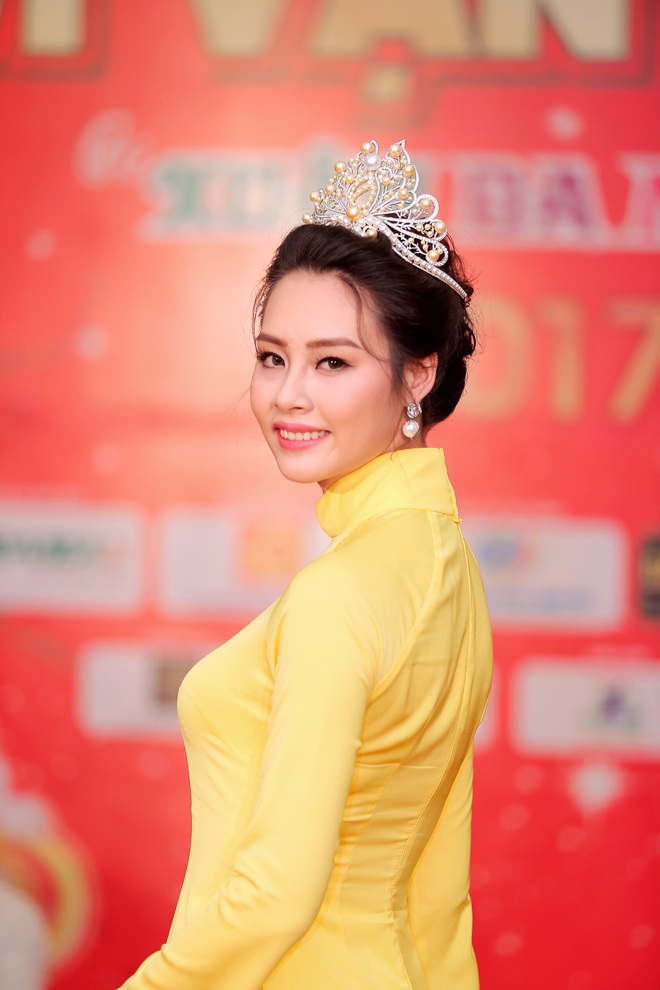 Hoa hậu Biển Thùy Trang xuất hiện xinh đẹp với áo dài truyền thống - Ảnh 8.