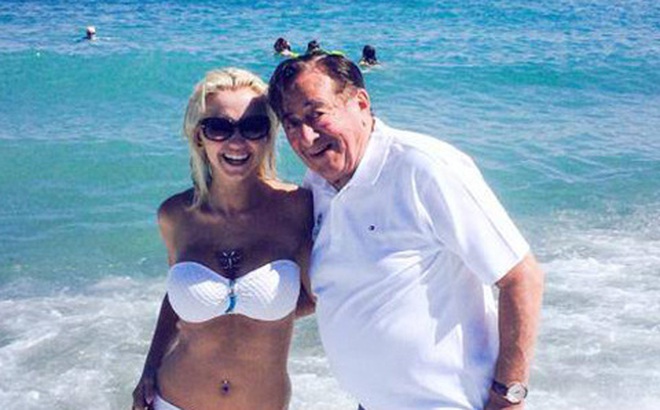 Kết thúc buồn cho mối tình cọc cạch giữa chân dài nóng bỏng và tỷ phú già