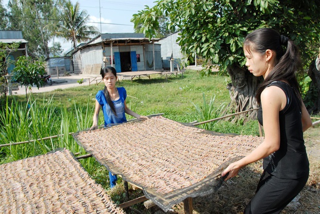 [Ảnh]: Vũ nữ chân dài phục vụ Tết - Ảnh 10.