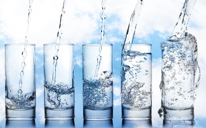 Uống nước cũng không đơn giản: Sai lầm "truyền kiếp" về uống 2 lít, tức 8 cốc/ngày