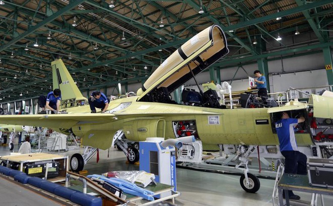 Máy bay huấn luyện - chiến đấu T-50 Golden Eagle trên dây chuyền lắp ráp