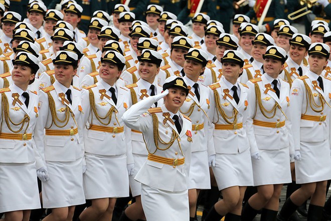 Tin thế giới - 24h qua ảnh: Nữ binh sĩ Nga rạng ngời trong lễ duyệt binh Ngày Chiến thắng (Hình 7).