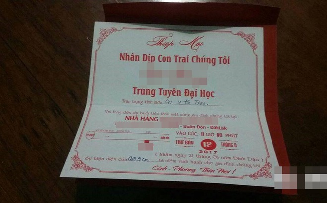 Con đỗ đại học, bố mẹ phát thiệp mời khách hoành tráng như đám cưới Con đỗ đại học, bố mẹ phát thiệp mời khách hoành tráng như đám cưới