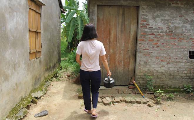 Thiếu phụ bị gã trai 9x uy hiếp rồi kéo ra bãi ngô đánh đập, làm nhục Thiếu phụ bị gã trai 9x uy hiếp rồi kéo ra bãi ngô đánh đập, làm nhục