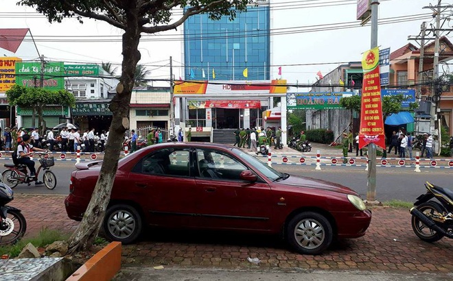 Vụ cướp ngân hàng táo tợn ở Đồng Nai: Xác định chân dung nghi phạm Vụ cướp ngân hàng táo tợn ở Đồng Nai: Xác định chân dung nghi phạm