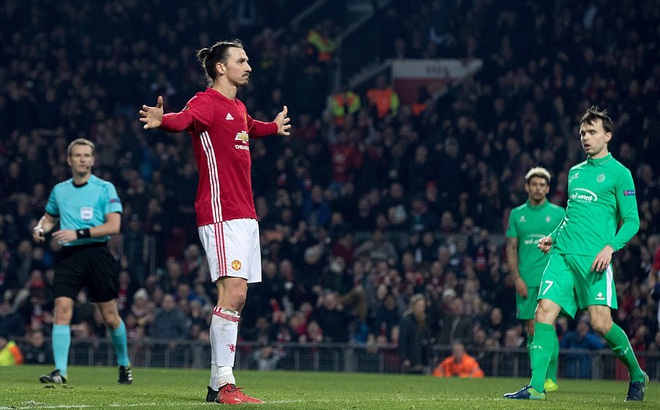 Không Ibrahimovic, thì còn ai vào đây nữa hả Mourinho?