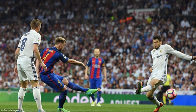 Messi hộc máu mồm, vẫn một mình hạ sát cả Real Madrid - Ảnh 26.