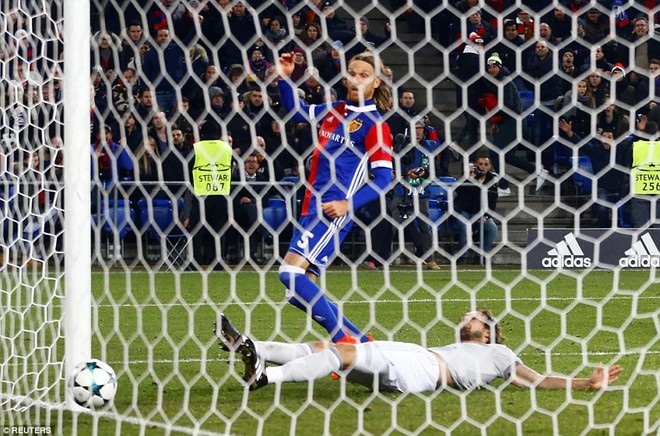 Gục ngã khó tin tại Thụy Sỹ, Man United đẩy mình vào thế lưỡng bại câu thương - Ảnh 21.