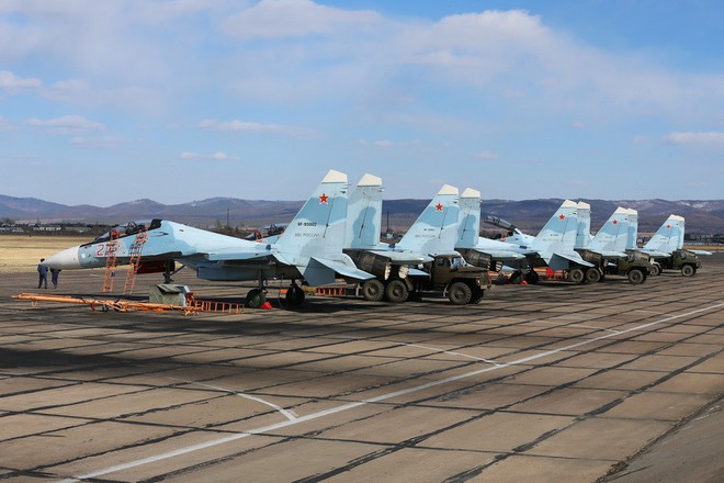 Phi đội tiêm kích đa năng Su-30SM mới tinh chuẩn bị đáp xuống sân bay Nội Bài? - Ảnh 1.