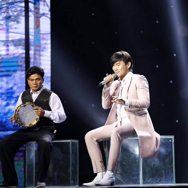Mr Đàm bị khán giả Thần tượng bolero chỉ trích vì phá ca khúc Thành phố buồn - Ảnh 1. Mr Đàm bị khán giả Thần tượng bolero chỉ trích vì phá ca khúc Thành phố buồn - Ảnh 1.