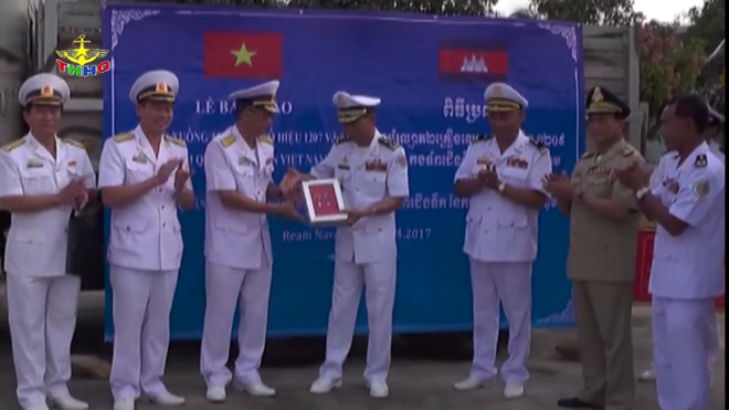 Việt Nam tặng khí tài chuyên dụng cho Hải quân Hoàng gia Campuchia - Ảnh 1.