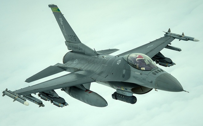 Kinh ngạc: F-16 hàng bãi bền... gấp đôi Su-30MK sản xuất mới