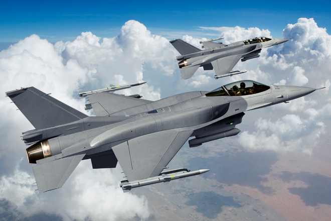 Kinh ngạc: F-16 hàng bãi bền... gấp đôi Su-30MK sản xuất mới - 1