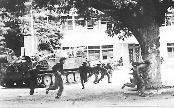 7 vị tướng ngồi bên đường bàn kế hoạch tiến công: Chuyện chỉ có ở Việt Nam