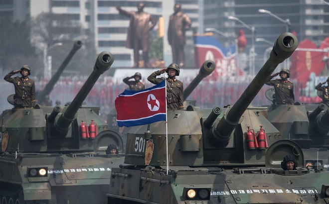 Chiến hạm Nhật gia nhập nhóm tàu sân bay Mỹ, Tokyo sẵn sàng đón dòng tị nạn từ Triều Tiên