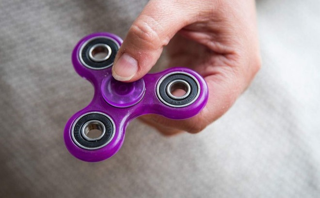 Món đồ chơi Fidget Spinner gây sốt toàn nước Mỹ Món đồ chơi Fidget Spinner gây sốt toàn nước Mỹ