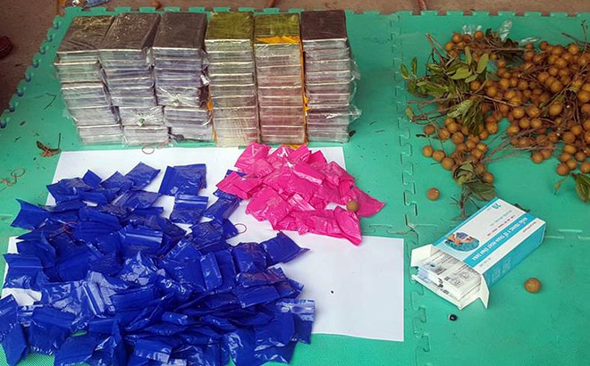 Giấu 59 bánh heroin và 36.000 viên ma túy dưới thùng nhãn Giấu 59 bánh heroin và 36.000 viên ma túy dưới thùng nhãn