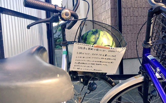 Trộm xe phong cách Nhật Bản: "Mượn tạm" rồi trả lại kèm quà quý và lời nhắn nhủ khiến dân mạng cười lăn