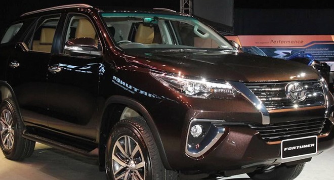 Huyndai SantaFe giảm 230 triệu, ô tô SUV 7 chỗ dìm giá xuống đáy - Ảnh 2.