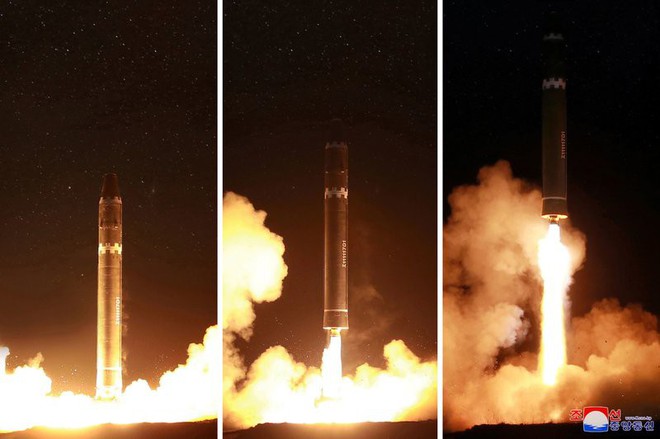 Bức ảnh ông Kim Jong Un kiểm tra tên lửa hé lộ điều đáng sợ về  quái vật của Triều Tiên - Ảnh 1.