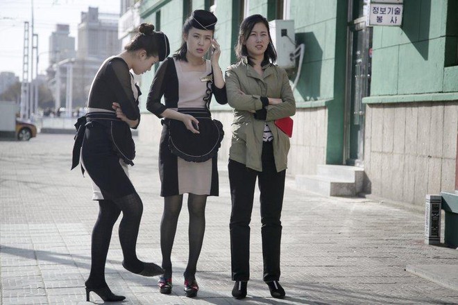 Triều Tiên báo động dòng chảy ngầm: Khi người trẻ thích váy ngắn, phim Hàn và mê kiếm tiền - Ảnh 3.