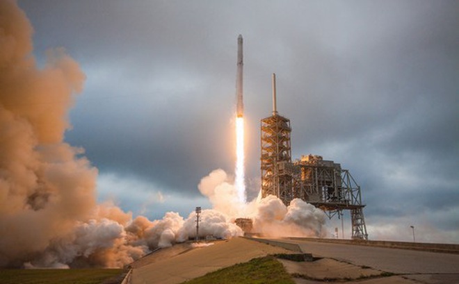 Hình ảnh tên lửa Falcon 9 của SpaceX được phóng lên từ Trung tâm Không gian Kennedy của NASA. Ảnh: SpaceX