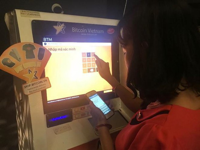 Cận cảnh giao dịch bitcoin bằng máy ATM  - Ảnh 5.
