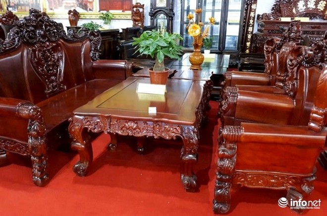 Ngắm bộ bàn ghế vua gỗ giá gần 2,5 tỷ đồng, đại gia hỏi mua không được - Ảnh 10.